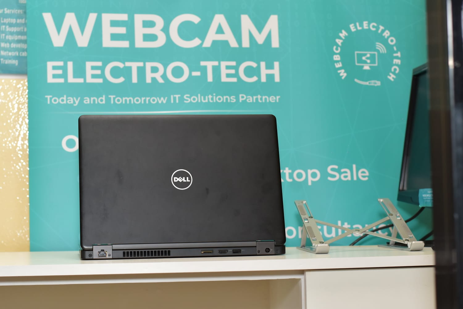Dell Latitude, core i5 6th Gen, 8GB RAM, 256GB SSD @ M5000