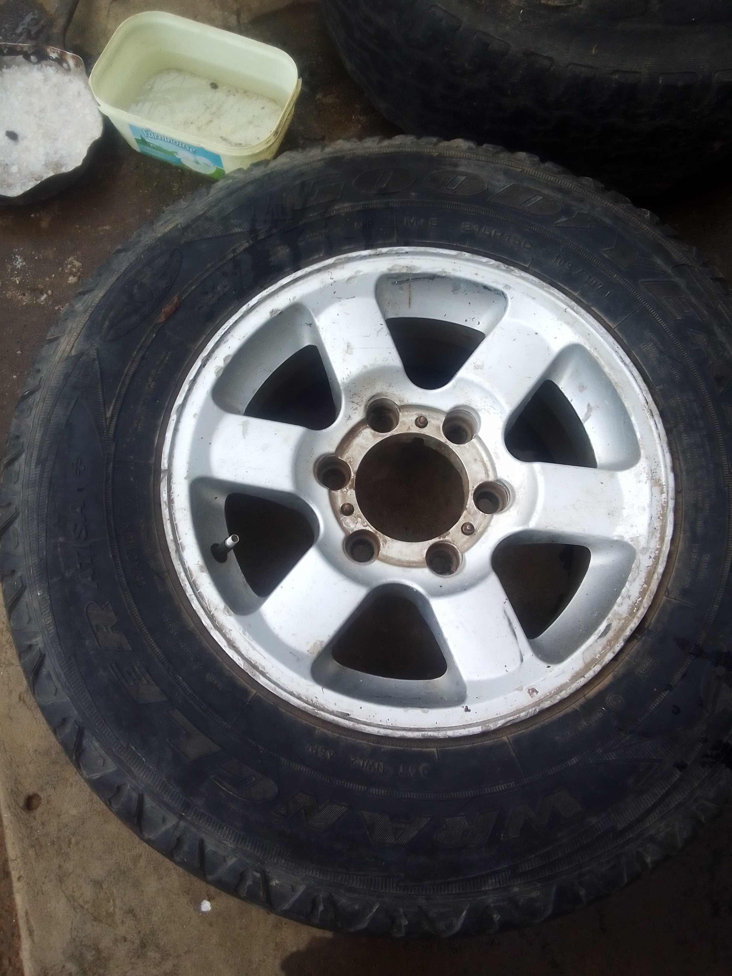 Spare wheel Nissan NP300